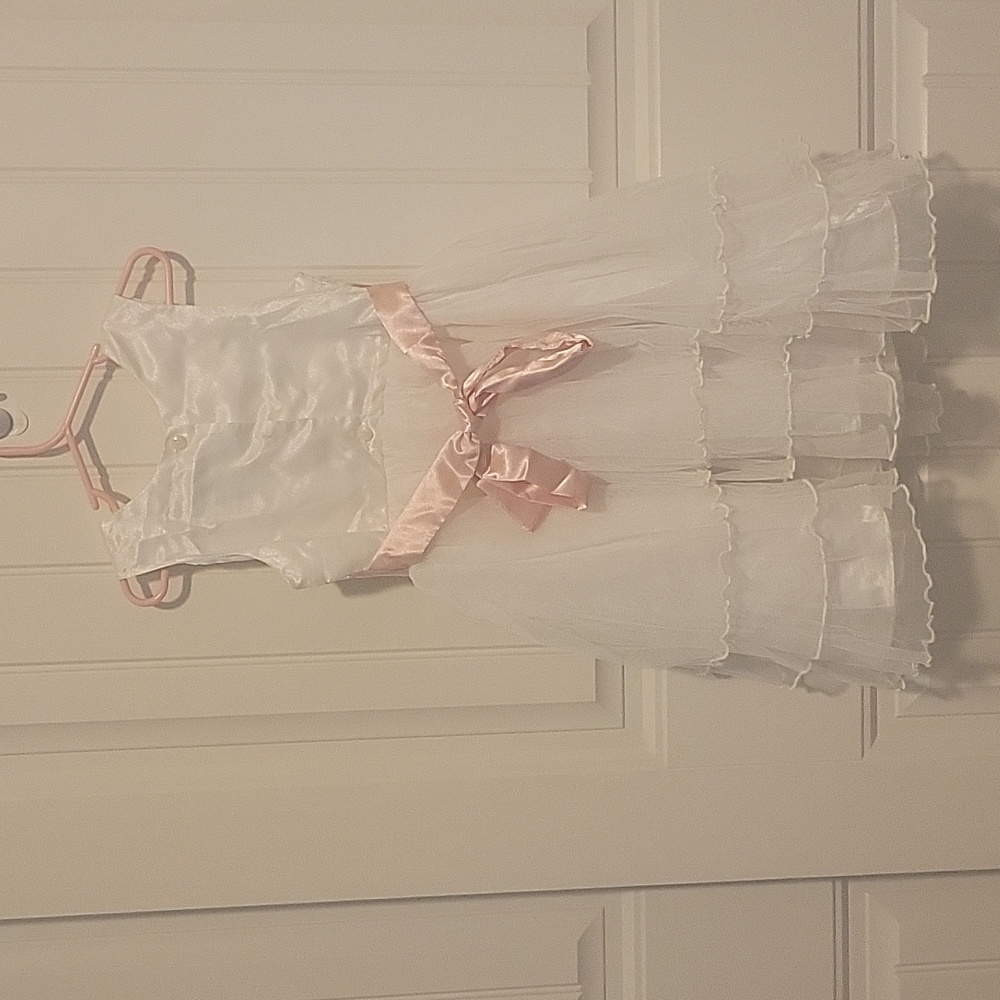 Beautiful white dress - Picture 5 of 8